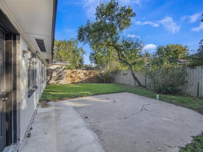 Building Photo - 3810 Lehall St