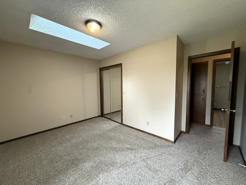 Building Photo - 6725 W Shade Ln