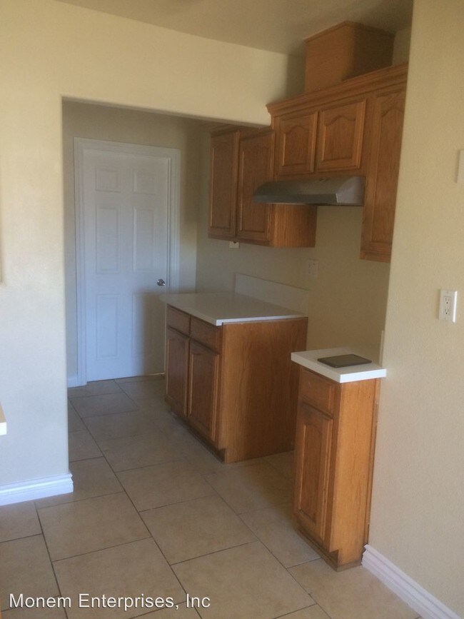 Building Photo - 806 N Alvarado St