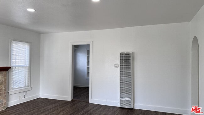 Building Photo - 1709 W 70th St