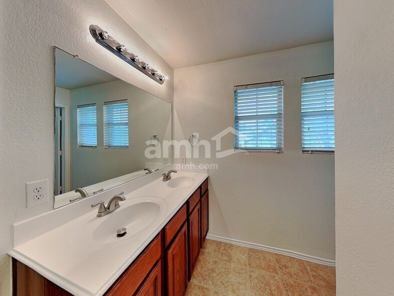 Building Photo - 3908 San Lucas Ln