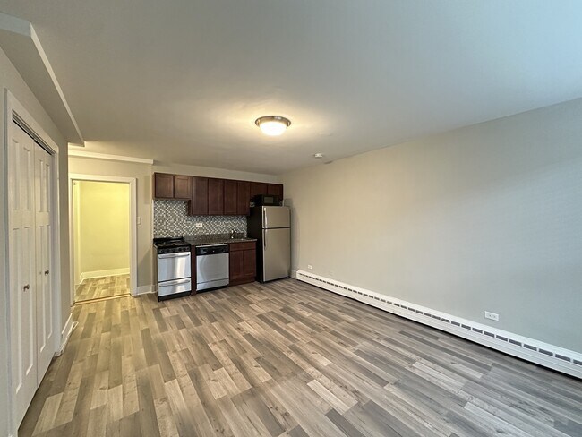 Building Photo - 450 W Wellington Ave