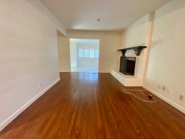 Building Photo - Updated property with luxury Appliances in a prime location in Livermore