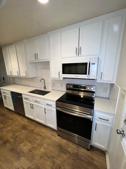 Building Photo - 5628 Humbert Ave
