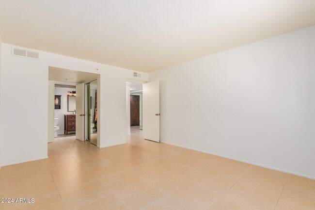 Building Photo - 7950 E Camelback Rd