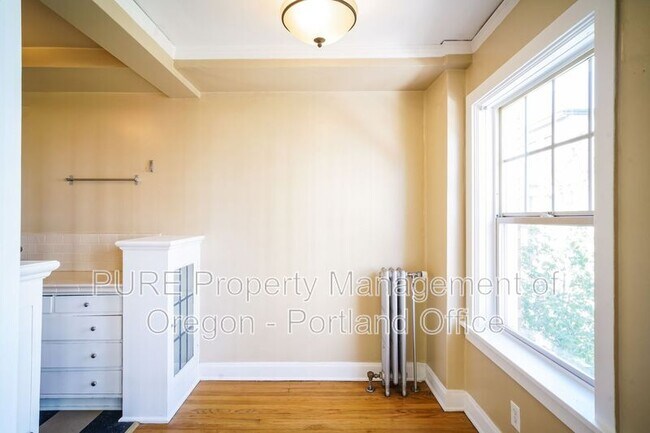Building Photo - 709 SW 16th Ave