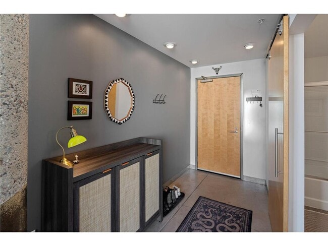 Building Photo - 700 N Washington Ave