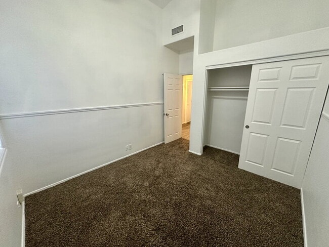 Building Photo - 2353 W Hemlock Ct