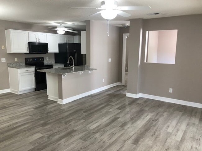 Building Photo - 4384 Daphne Ln