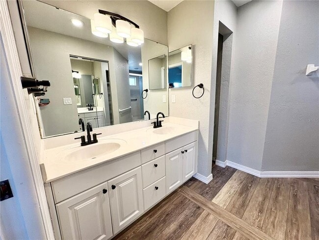 Building Photo - 6554 Fairway Gardens Dr