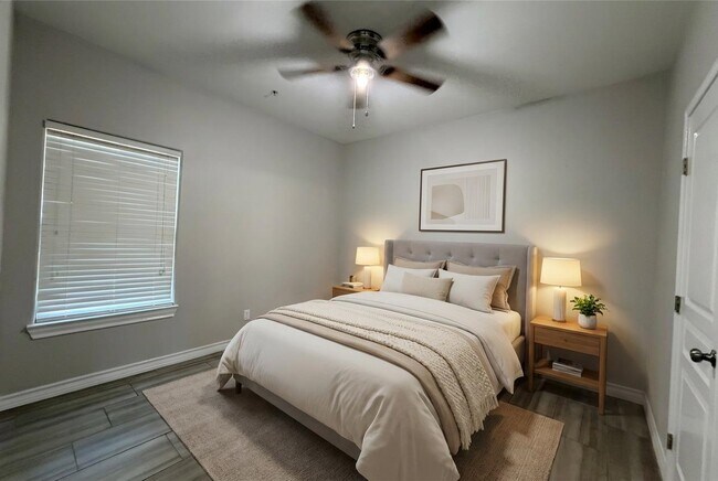 Building Photo - 5601 Cuenca Dr