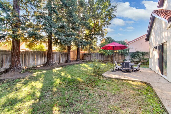 Building Photo - 2559 Du Bois Dr