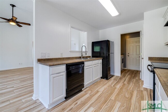 Building Photo - 140 Abigail Cir