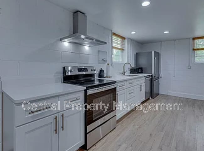 Building Photo - 1126 N Hwy 25 Bypass