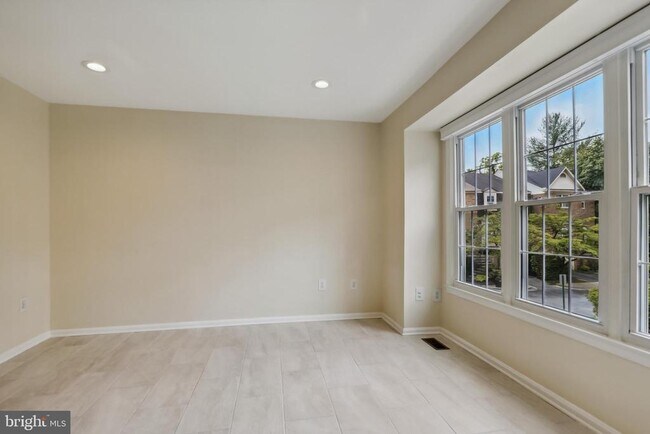 Building Photo - 7230 Taveshire Wy