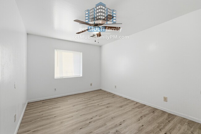 Building Photo - 1331 E Pueblo Ave