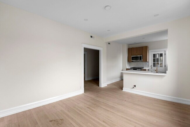 Building Photo - 4638 N Hamilton Ave