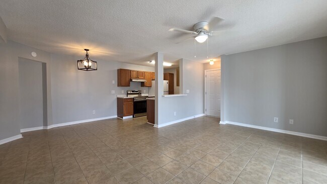 Building Photo - 8642 South Bridge Dr