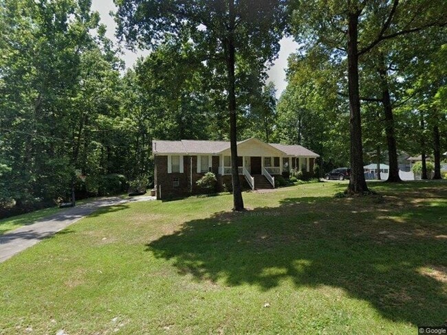 Building Photo - 3 Bedroom, 2 Bath home.