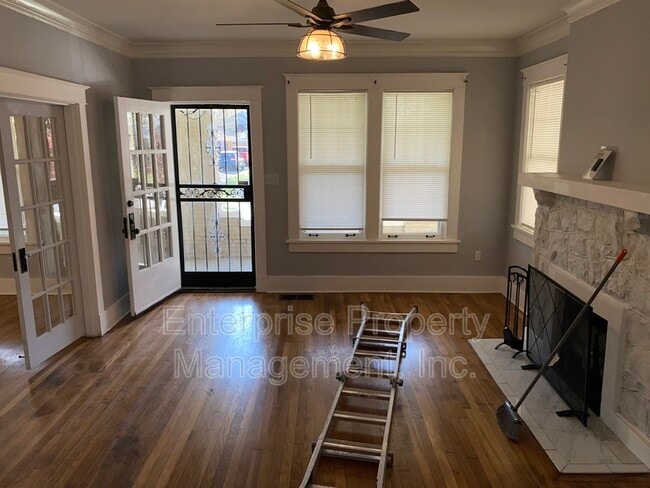 Building Photo - 414 N Willett St