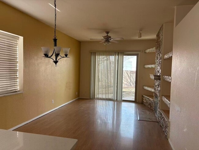 Building Photo - 1722 E Detroit St