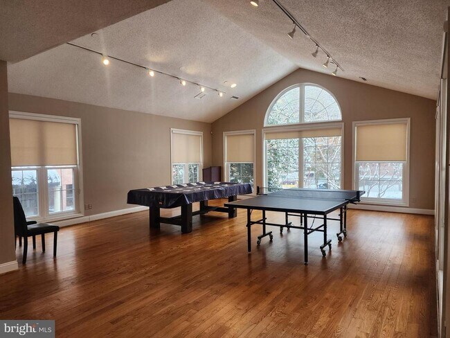 Building Photo - 1504 Lincoln Way