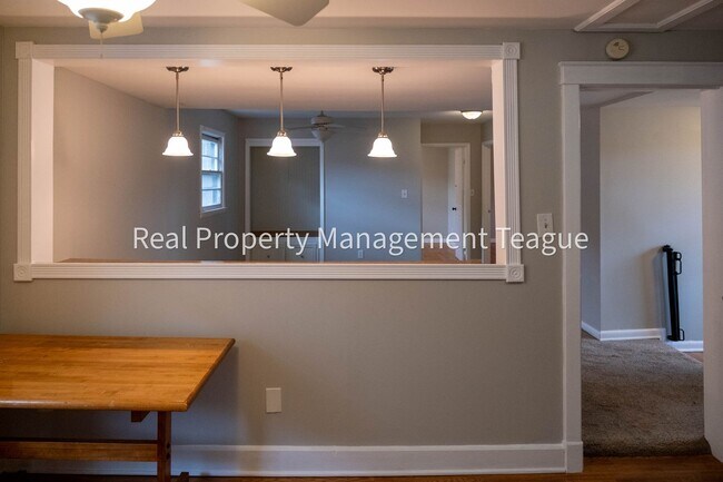 Building Photo - 1 S Main St