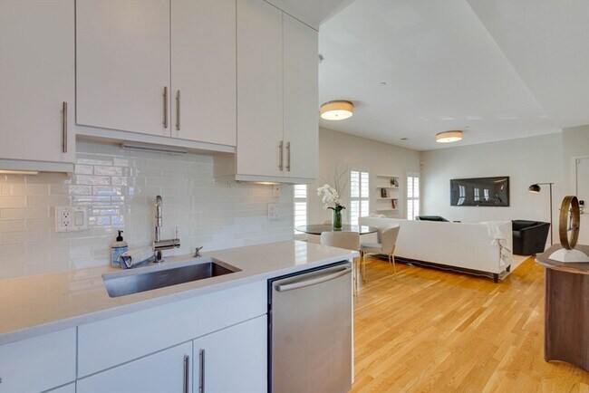Building Photo - 242 Shawmut Ave