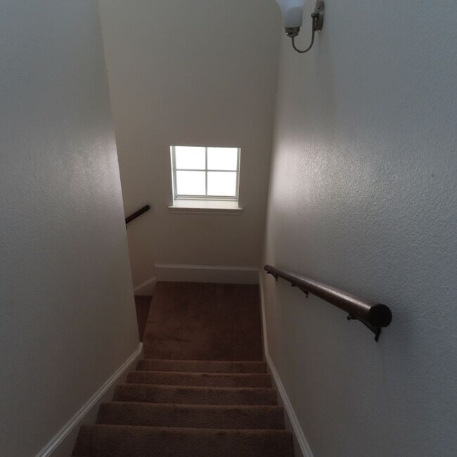 Building Photo - 4115 McFarland Dr