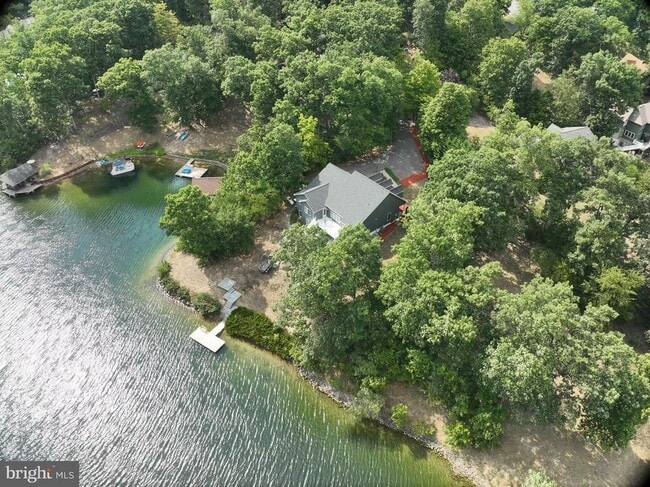 Building Photo - 202 Lakeside Loop