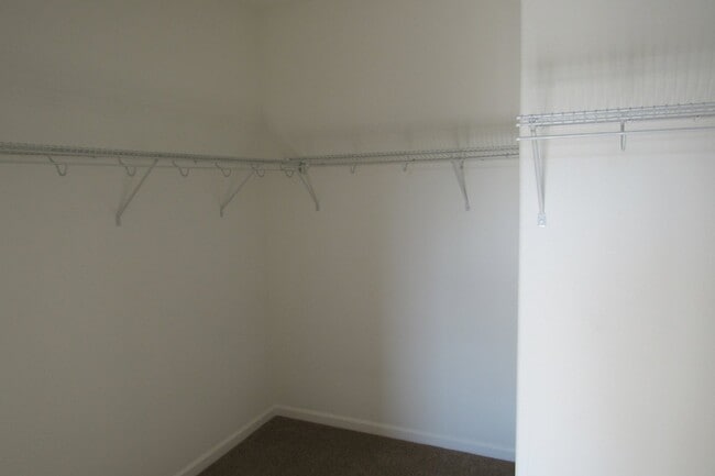 Building Photo - Gorgeous 4 Bed/2.5 Bath in Perfect Pittsburg Location