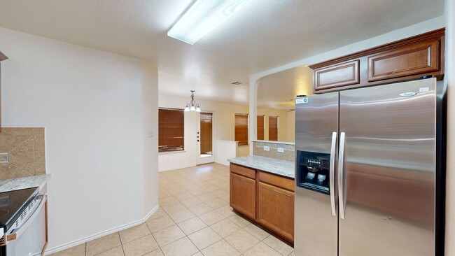 Building Photo - PRICE IMPROVEMENT IN WHITE ROCK $1,995!!!!