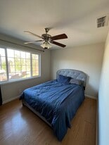Building Photo - 1723 Bowling Green Dr
