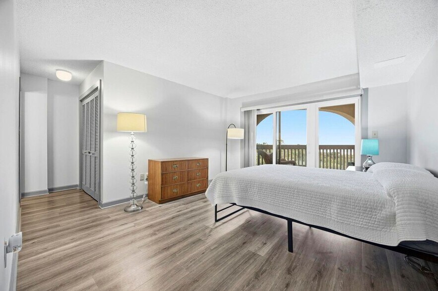 Building Photo - 100 Lands End Blvd