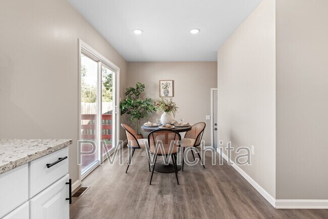 Building Photo - 1147 Inverness Dr