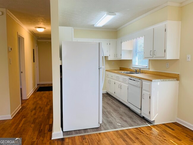 Building Photo - 24 Camellia Dr