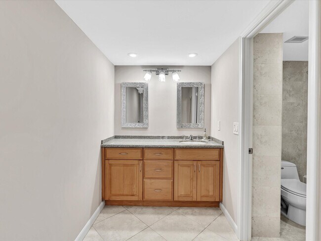 Building Photo - 1150 Hillsboro Mile