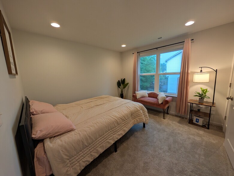 Building Photo - Room in Townhome on Sullins Rd