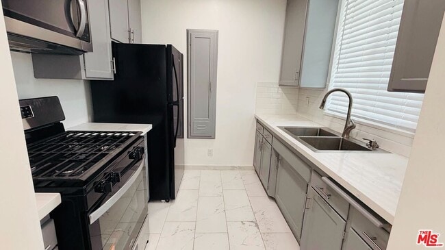 Building Photo - 202 N Locust St