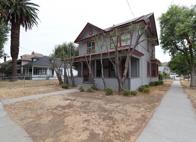Building Photo - 3907 Chestnut St