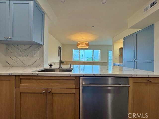 Building Photo - 230 S Catalina Ave