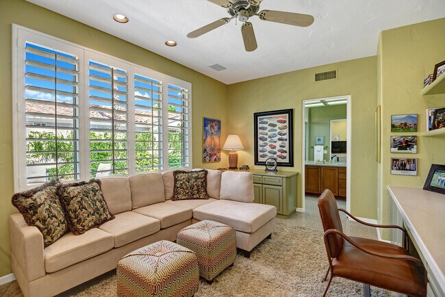 Building Photo - 383 Desert Holly Dr