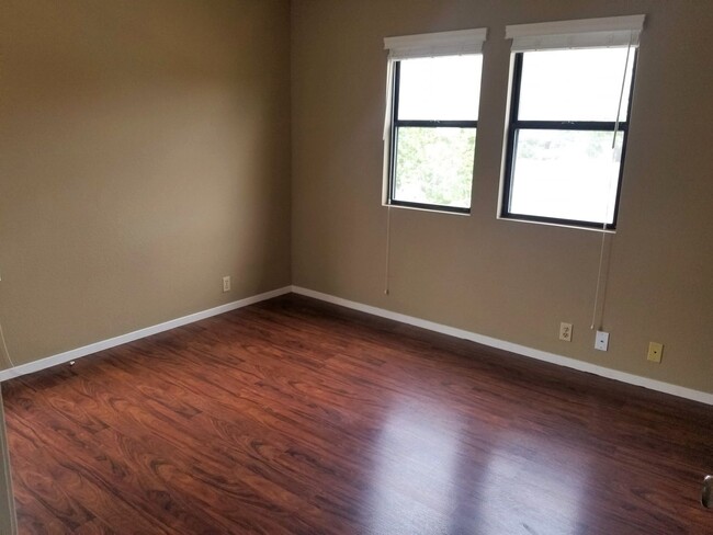Building Photo - 467 Buchon St