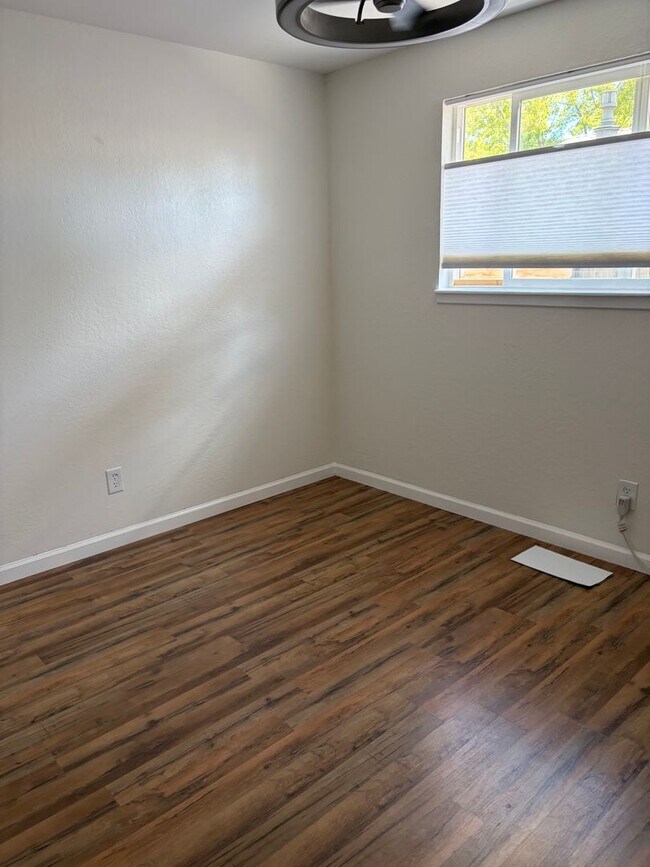 Building Photo - 210 Rawhide Way