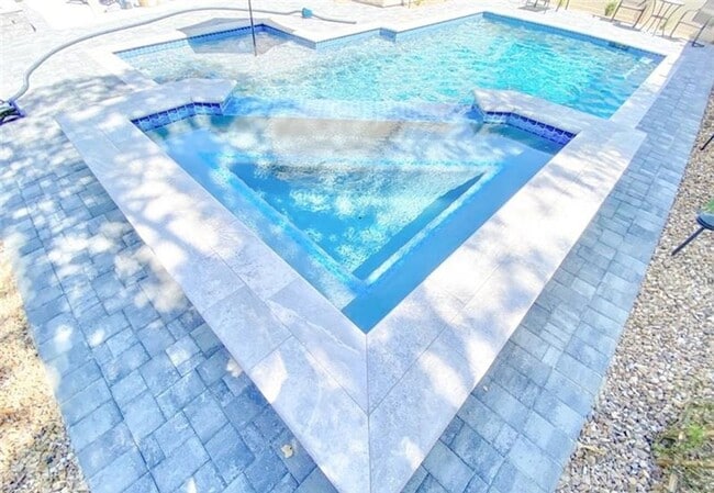 Building Photo - ENJOY THIS STUNNING 3 BEDROOM WITH A TRANQ...