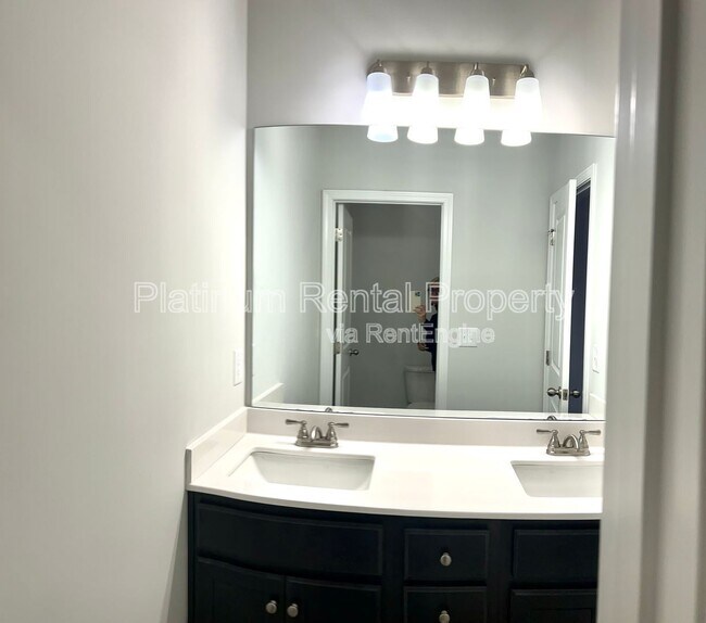 Building Photo - 4579 Silver Oak Dr SW