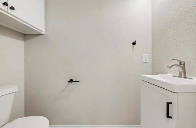 Building Photo - 5612 Black Pine Cir