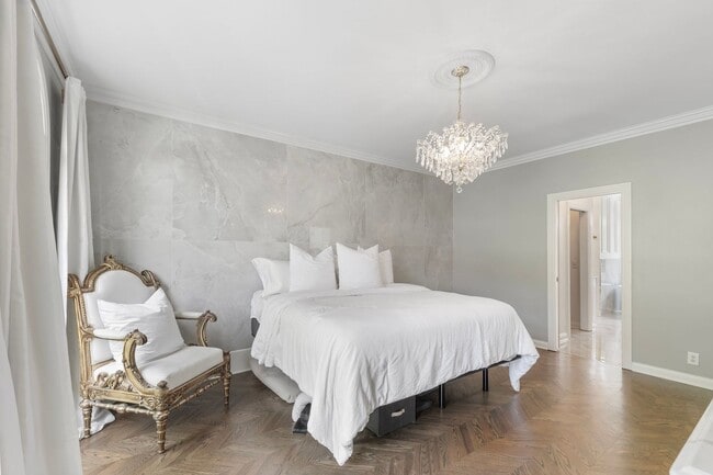 Building Photo - Luxury Furnished Home