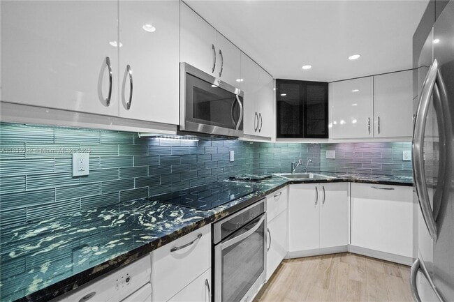 Building Photo - 3031 N Ocean Blvd