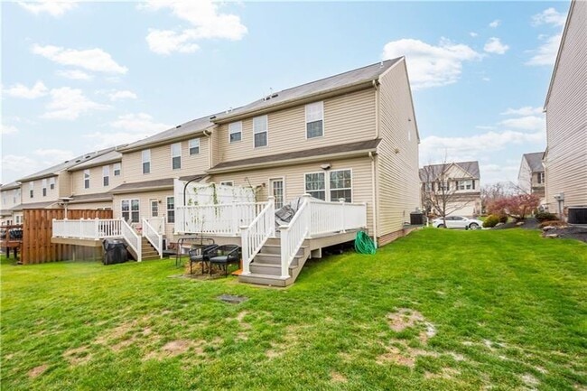 Building Photo - 294 Maple Ridge Dr